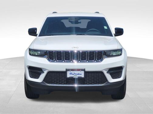 Bright White Clearcoat 2026 Jeep Grand Cherokee Laredo