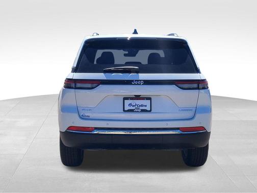 Bright White Clearcoat 2026 Jeep Grand Cherokee Laredo