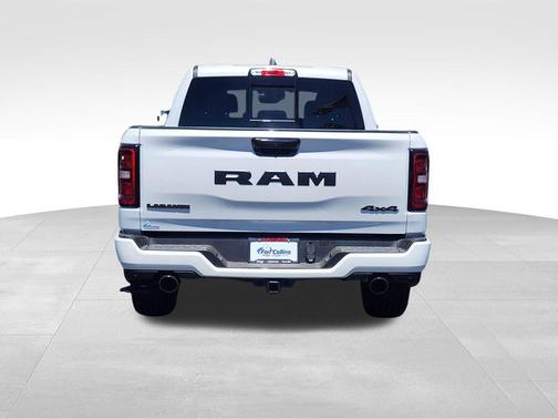 Ivory White Tri-Coat Pearlcoat 2026 RAM 1500 Laramie