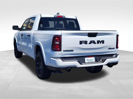 Ivory White Tri-Coat Pearlcoat 2026 RAM 1500 Laramie