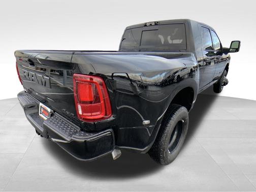 Diamond Black Crystal Pearlcoat 2026 RAM 3500 Laramie Mega Cab 4x4 6'4' Box