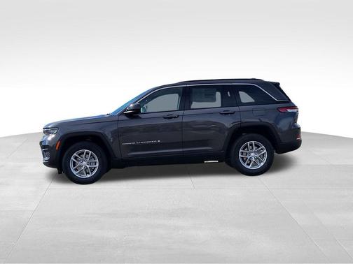 Baltic Gray Metallic Clearcoat 2026 Jeep Grand Cherokee Laredo