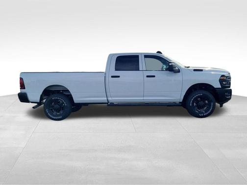 2026 RAM 2500 Tradesman Crew Cab 4x4 8' Box