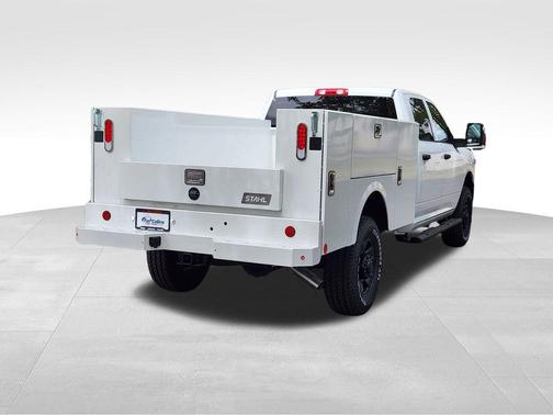 Bright White Clearcoat 2026 RAM 2500 Tradesman Crew Cab 4x4 8' Box