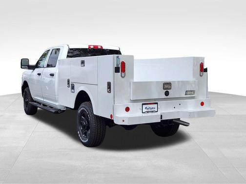 Bright White Clearcoat 2026 RAM 2500 Tradesman Crew Cab 4x4 8' Box
