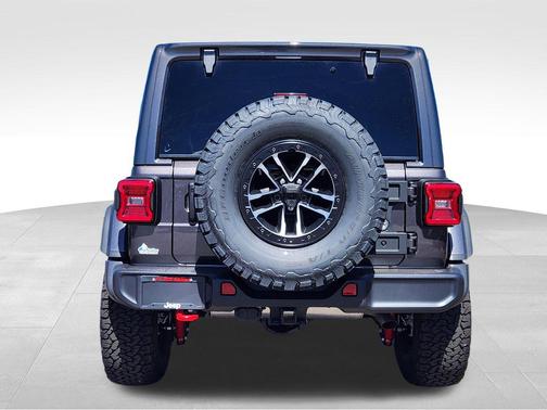 Granite Crystal Metallic Clearcoat 2026 Jeep Wrangler Rubicon