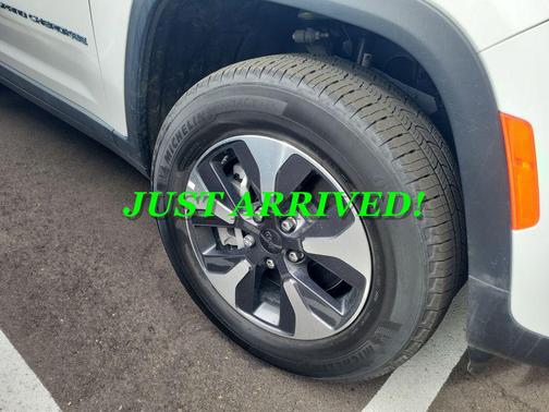 Bright White Clearcoat 2024 Jeep Grand Cherokee 4xe Base