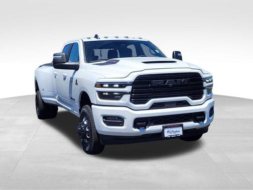 Bright White Clearcoat 2026 RAM 3500 Laramie Crew Cab 4x4 8' Box