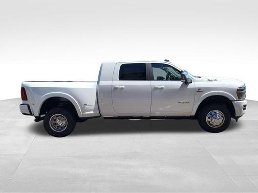 Bright White Clearcoat 2027 RAM 3500 Limited