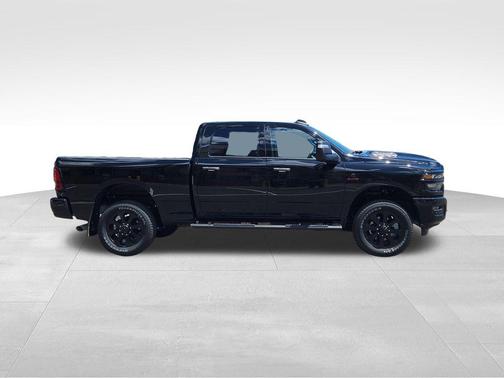 Diamond Black Crystal Pearlcoat 2026 RAM 2500 Black Express Crew Cab 4x4 6'4' Box