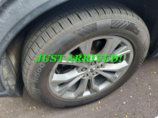 Black Metallic 2022 Ford Explorer Limited