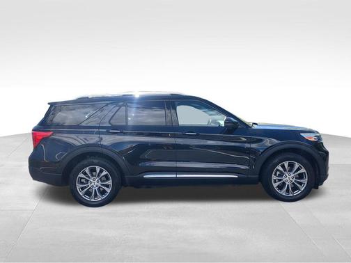 Black Metallic 2022 Ford Explorer Limited