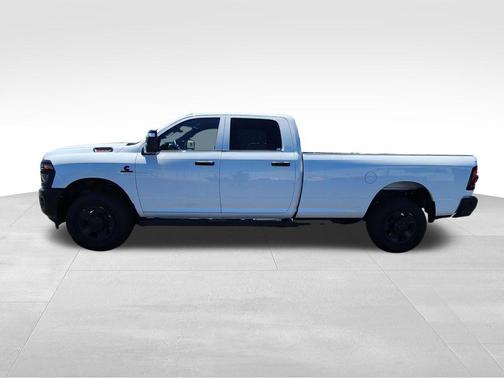 Bright White Clearcoat 2026 RAM 2500 Tradesman Crew Cab 4x4 8' Box