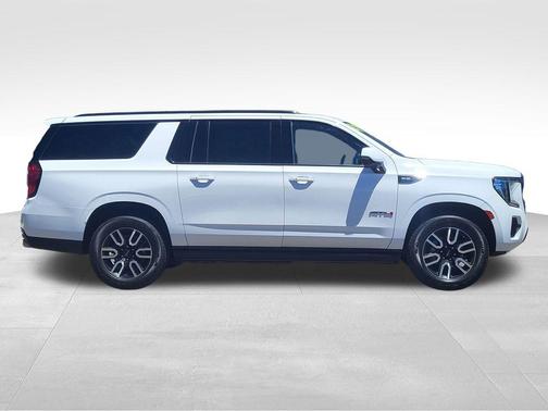 Summit White 2022 GMC Yukon XL 4WD AT4