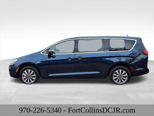 2025 Chrysler Pacifica Hybrid Select