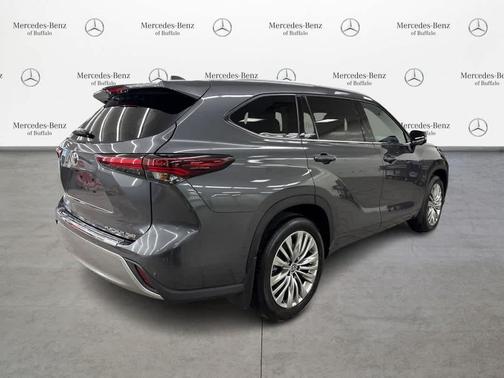 Magnetic Gray Metallic 2025 Toyota Highlander Platinum