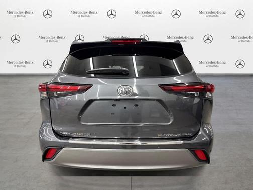 Magnetic Gray Metallic 2025 Toyota Highlander Platinum