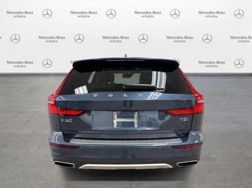 Denim Blue Metallic 2020 Volvo V60 Cross Country T5