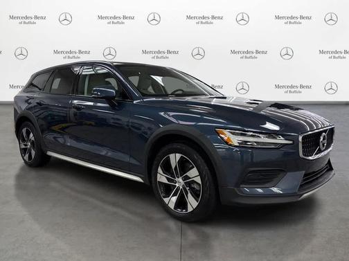 Denim Blue Metallic 2020 Volvo V60 Cross Country T5