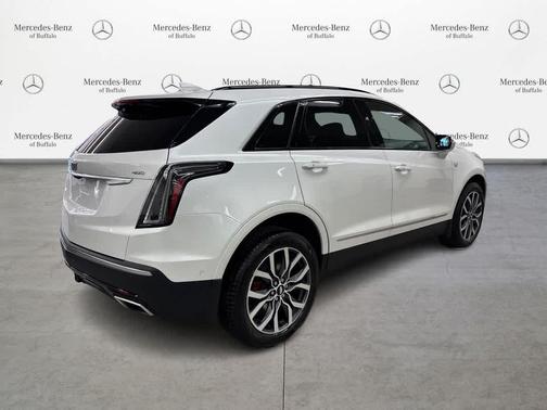 Crystal White Tricoat 2022 Cadillac XT5 Sport