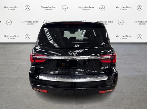 2022 INFINITI QX80 Luxe