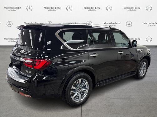 2022 INFINITI QX80 Luxe
