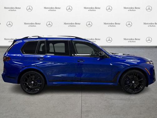 2023 BMW X7 M60i