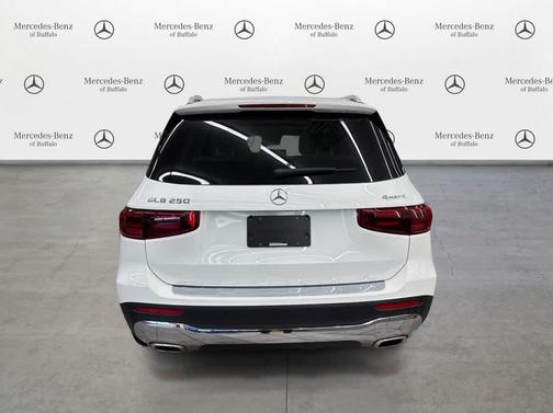 Polar White 2026 Mercedes-Benz GLB 250 4MATIC