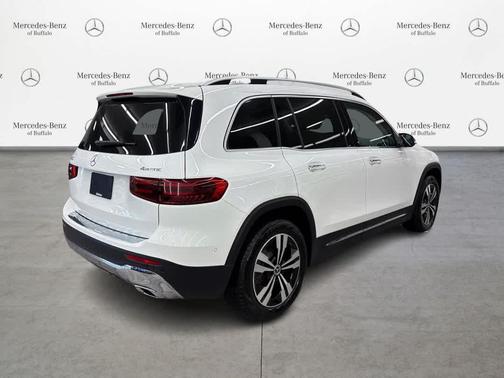 Polar White 2026 Mercedes-Benz GLB 250 4MATIC