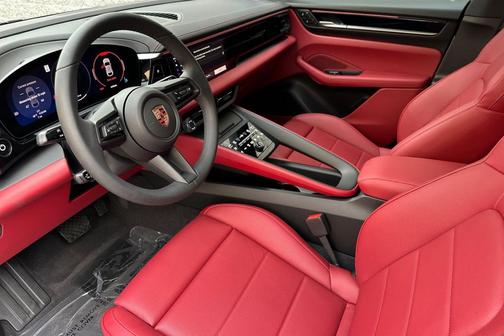 2025 Porsche Macan 4