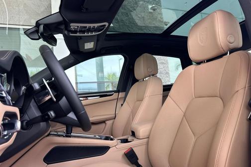 Carmine Red 2026 Porsche Macan Macan