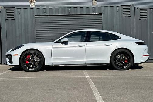 2026 Porsche Panamera GTS