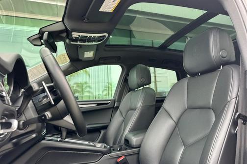 2023 Porsche Macan T