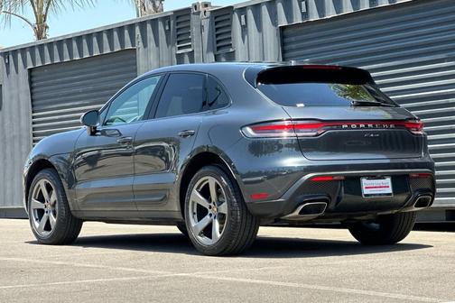 Volcano Grey Metallic 2022 Porsche Macan Macan