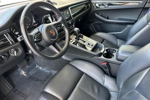 Volcano Grey Metallic 2022 Porsche Macan Macan