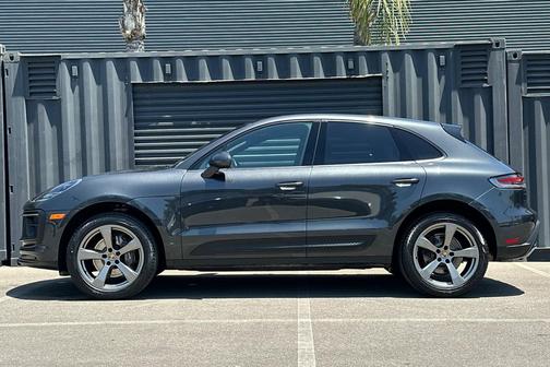 Volcano Grey Metallic 2022 Porsche Macan Macan