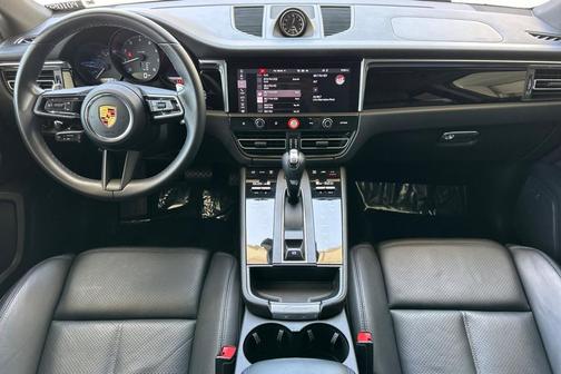 Volcano Grey Metallic 2022 Porsche Macan Macan
