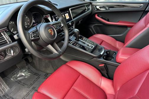 2023 Porsche Macan 