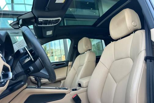 2025 Porsche Macan T