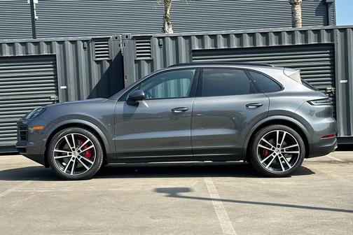 2025 Porsche Cayenne S