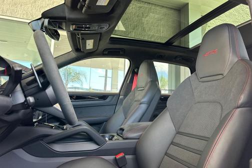 2025 Porsche Cayenne GTS