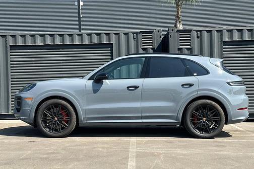 2025 Porsche Cayenne GTS