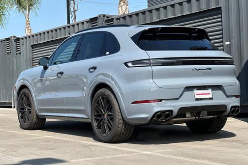 2025 Porsche Cayenne GTS