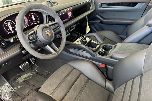 2025 Porsche Cayenne GTS