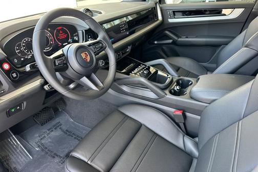 Carrara White Metallic 2026 Porsche Cayenne Cayenne