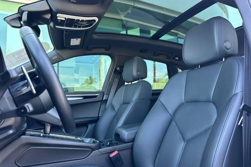 2023 Porsche Macan 