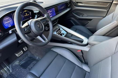 2026 Porsche Macan Turbo