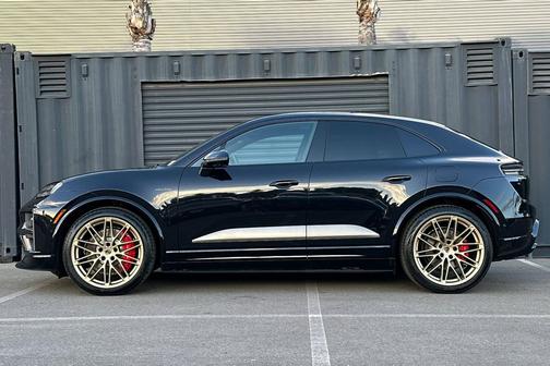 2026 Porsche Macan Turbo
