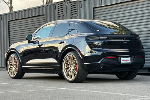 2026 Porsche Macan Turbo