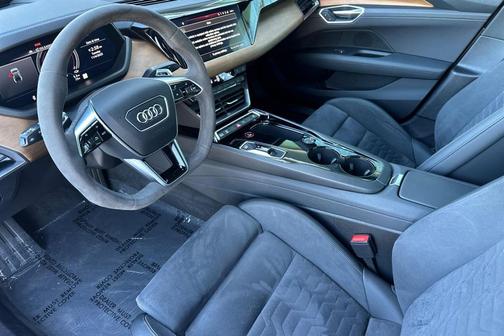 2022 Audi e-tron GT Premium Plus